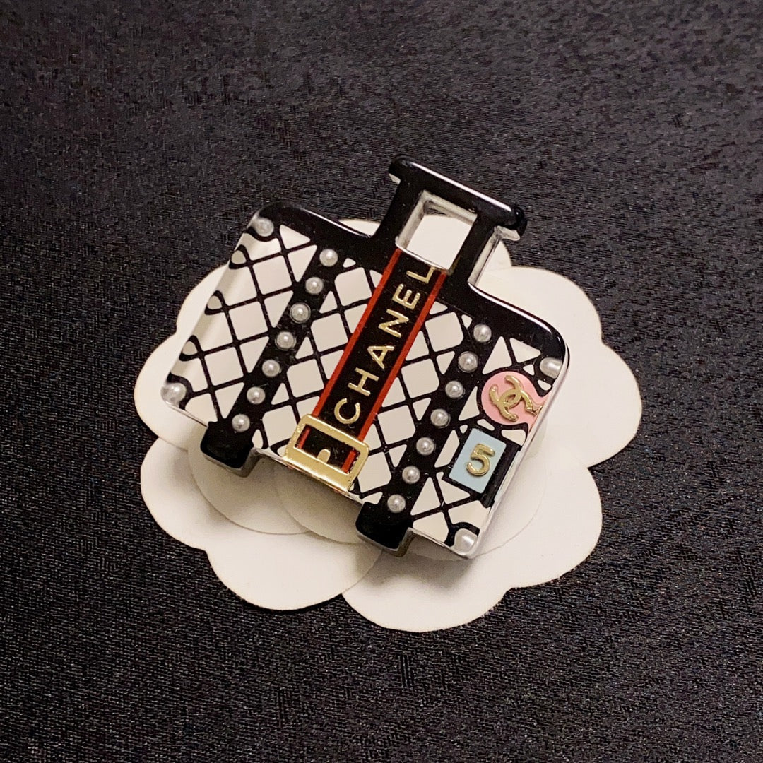 18K CHANEL Suitcase Pattern Brooch