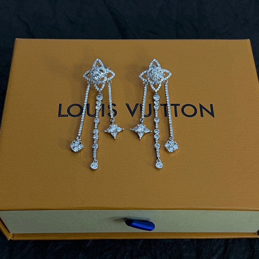 Boucles d'oreilles longues fleurs en diamant Louis 18 carats