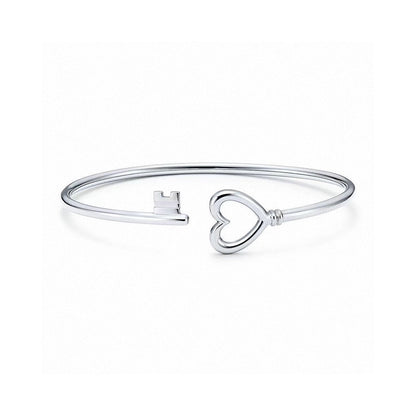 18K T Heart Key Wire Bracelet