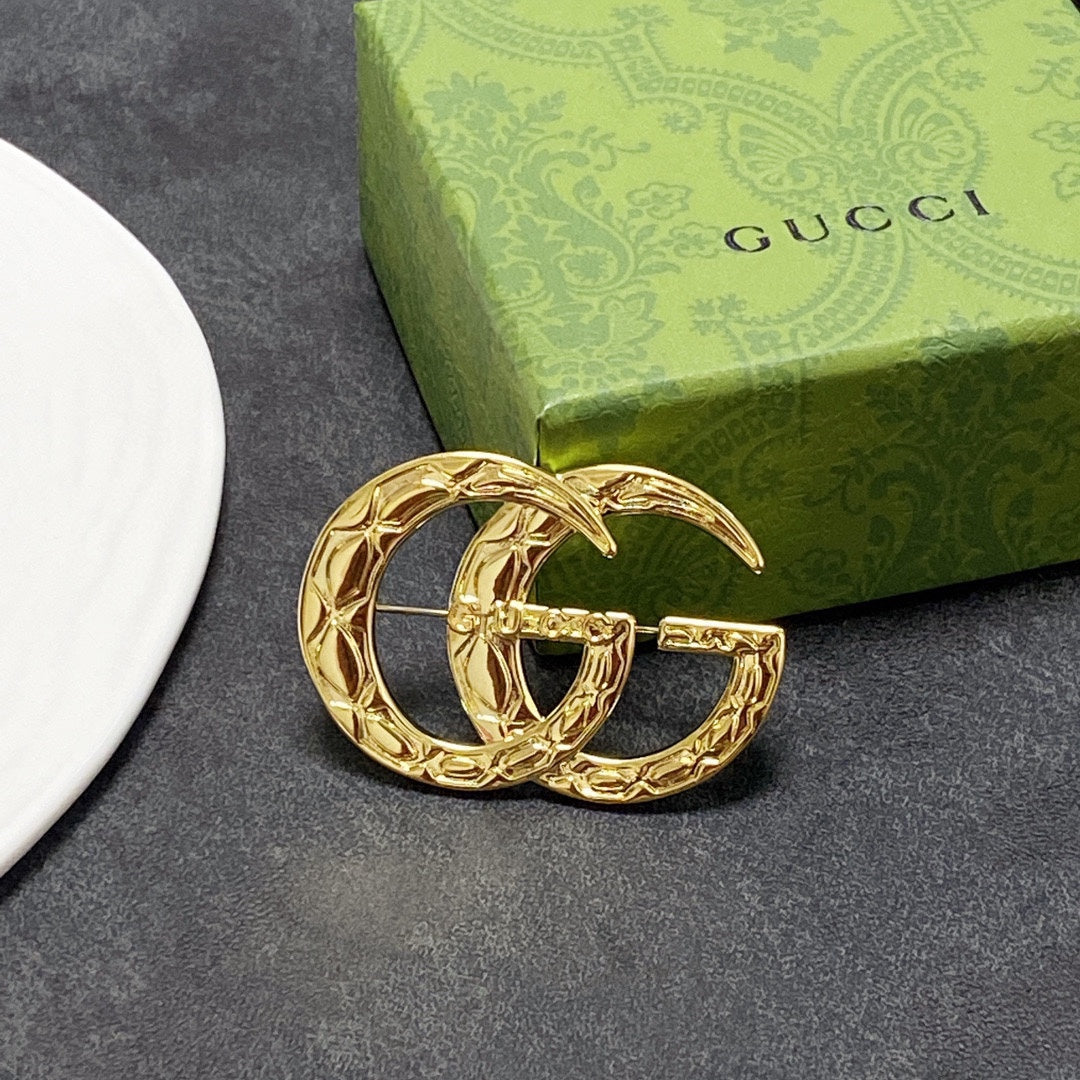 18K Gucci GG Brooch