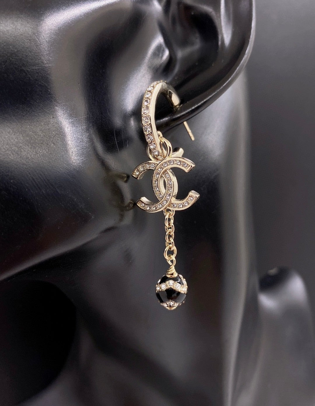 Boucles d'oreilles longues à pendentif en perles CC 18 carats