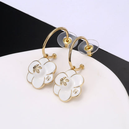 Boucles d'oreilles à fleurs CC 18 carats