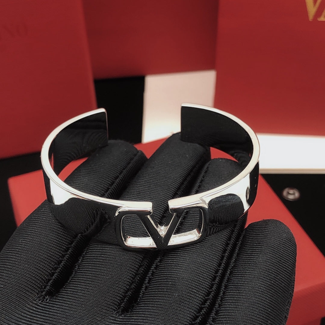 18K Vlogo Cuff Bracelet