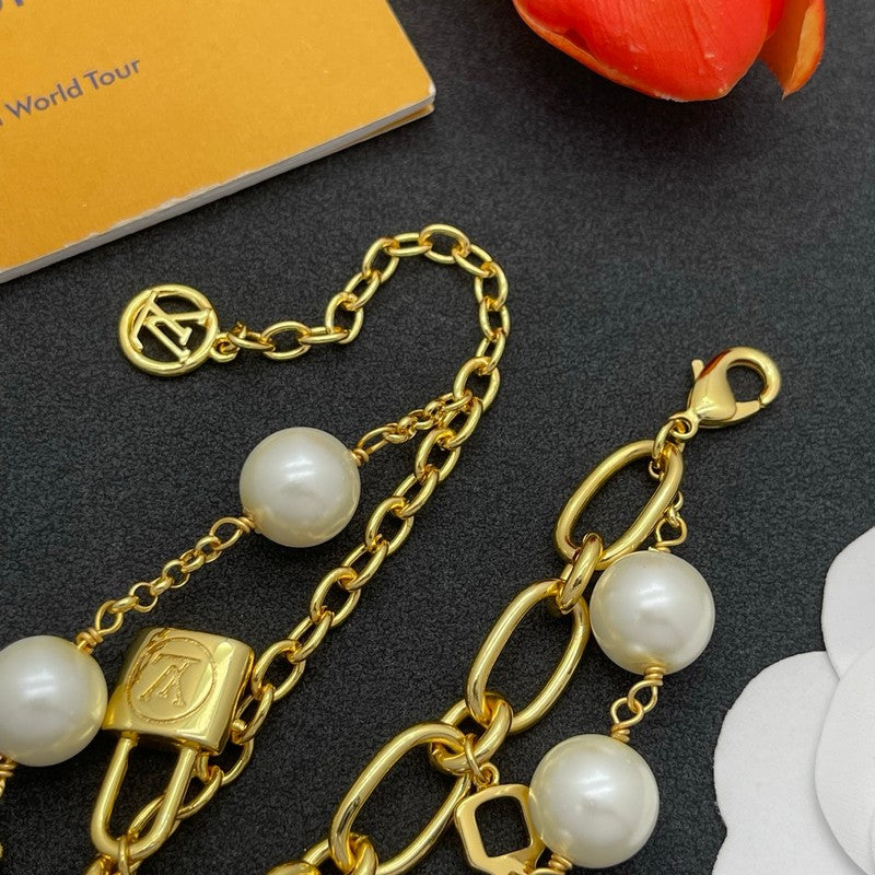 Louis Pearl Lock Gold Bracelet