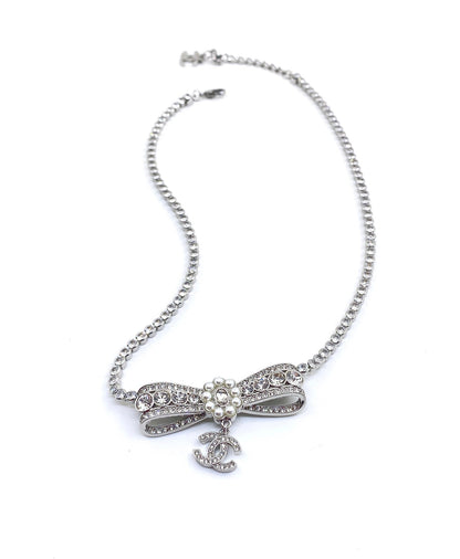 Collier nœud papillon en diamants CC 18 carats