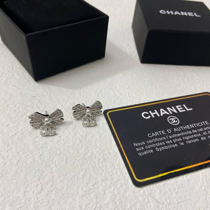 CC Bow Tie Diamond Small Earrings