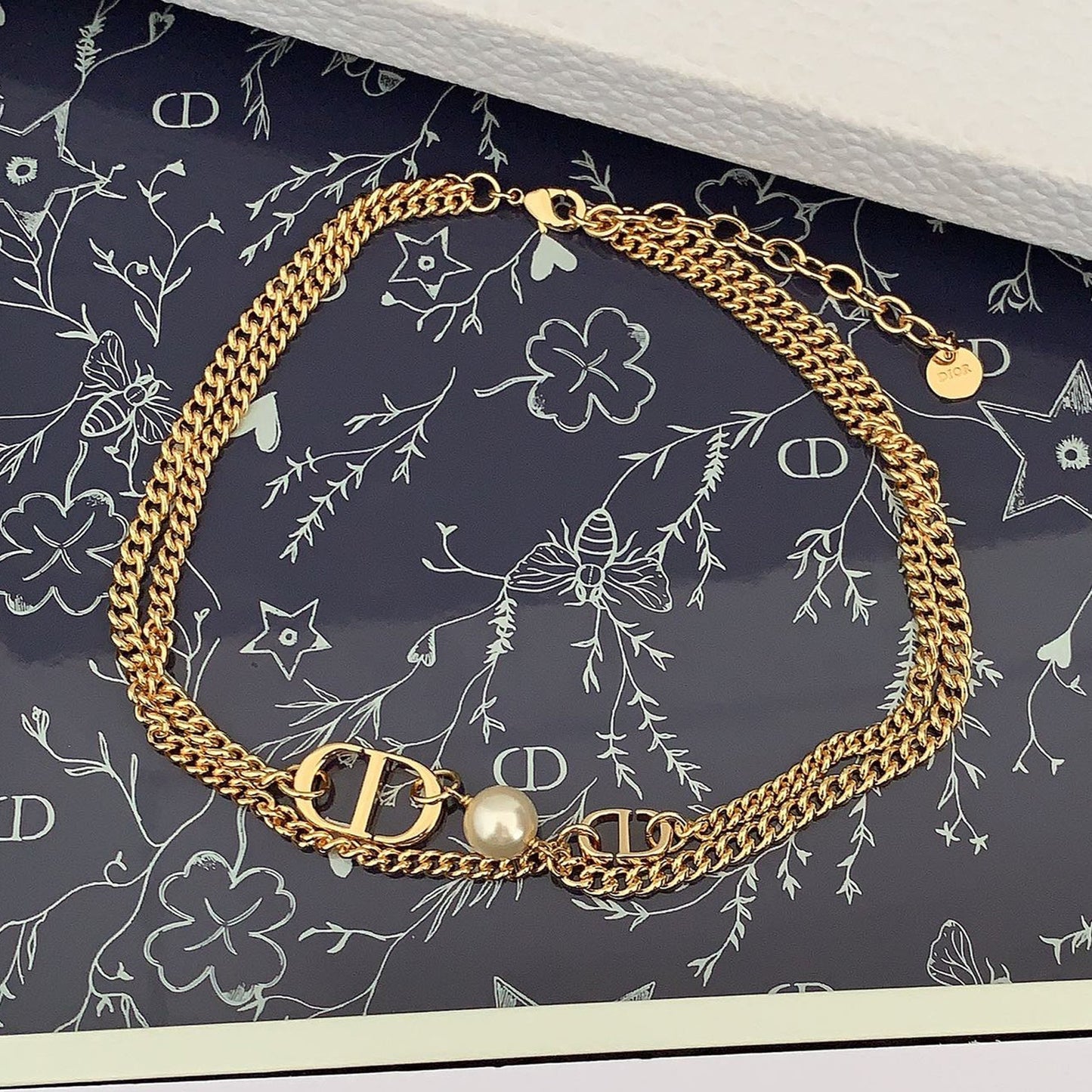 Collier Ras Du Cou CD 30 Montaigne 18K