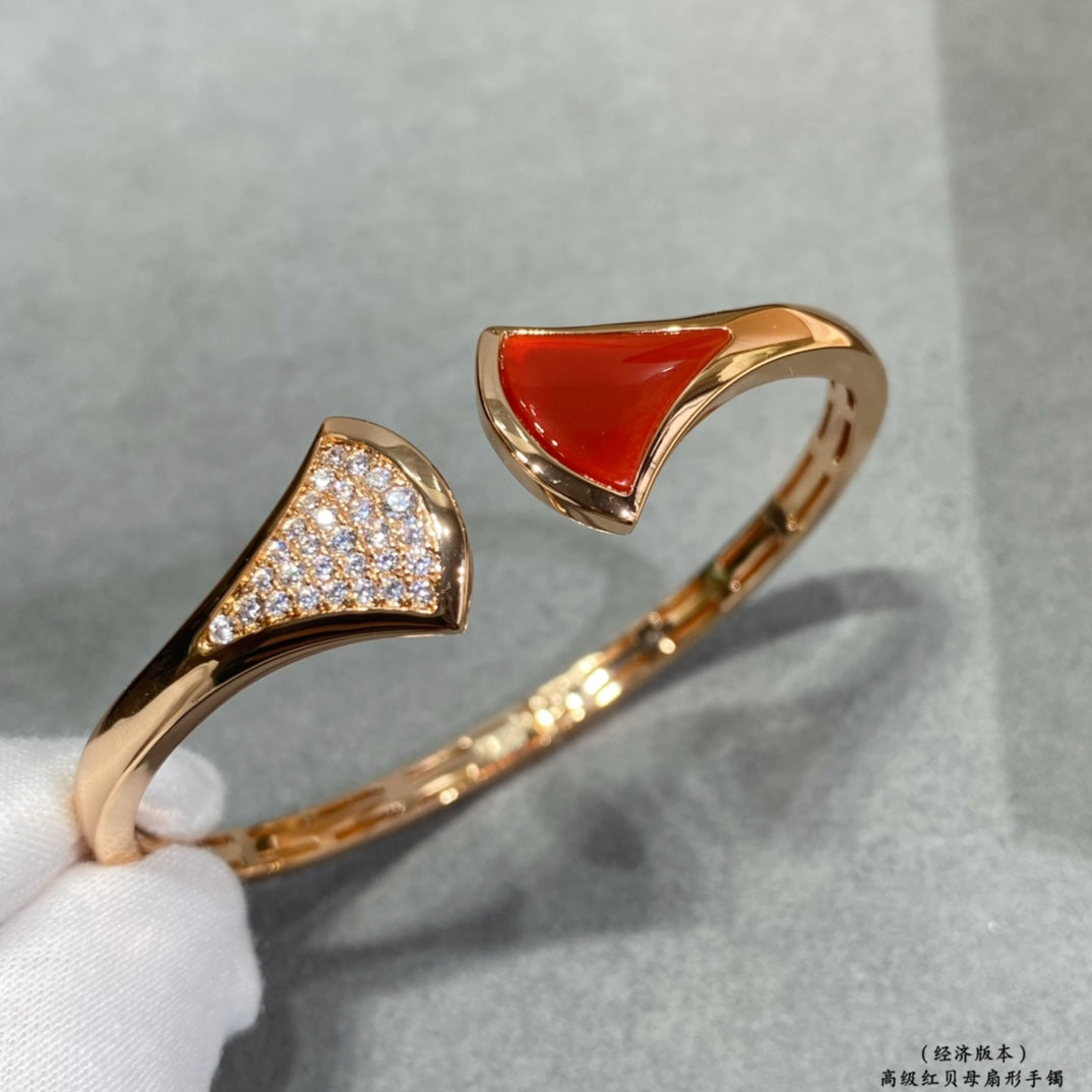 18K BV DIVAS' DREAM Carnelian Bangle Bracelet