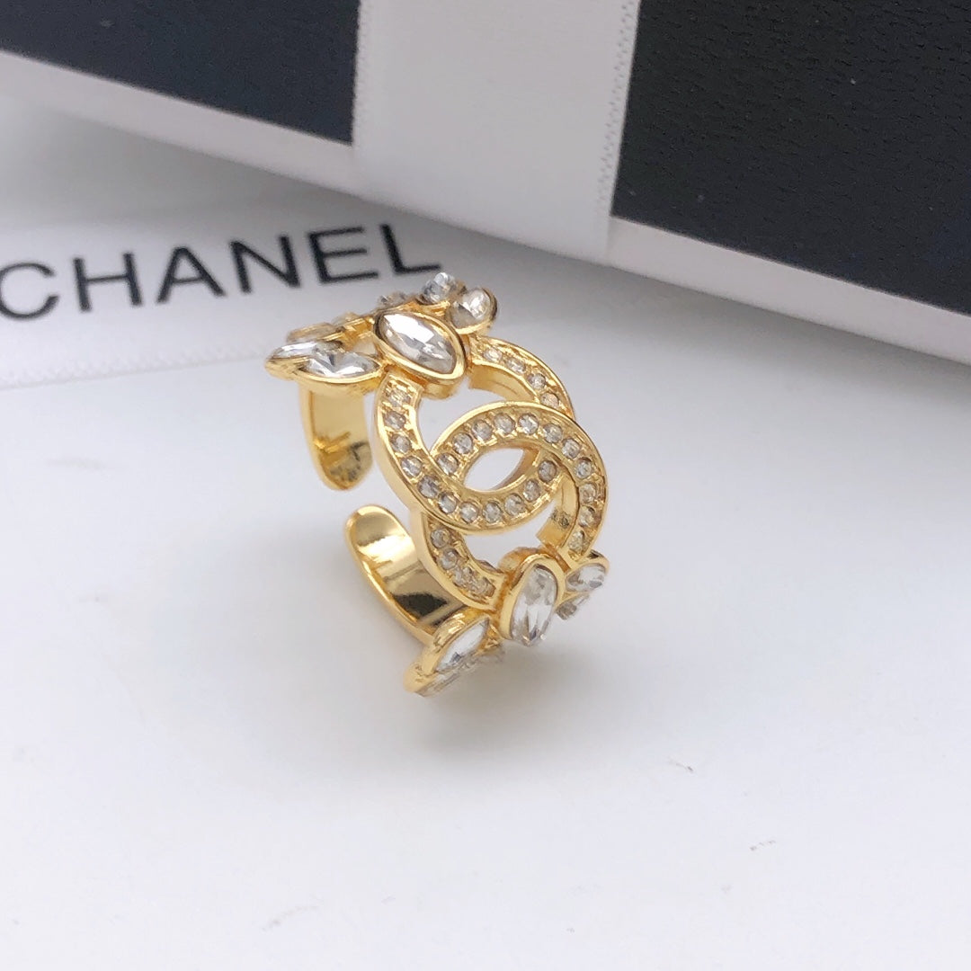 18K CC Flower Crystals Ring