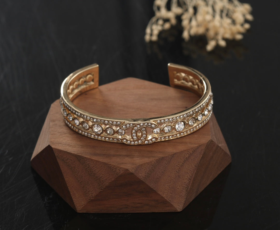 Bracelet manchette en cristaux CC 18 carats