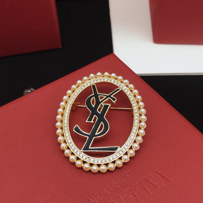 18K Oval Pearls Brooch