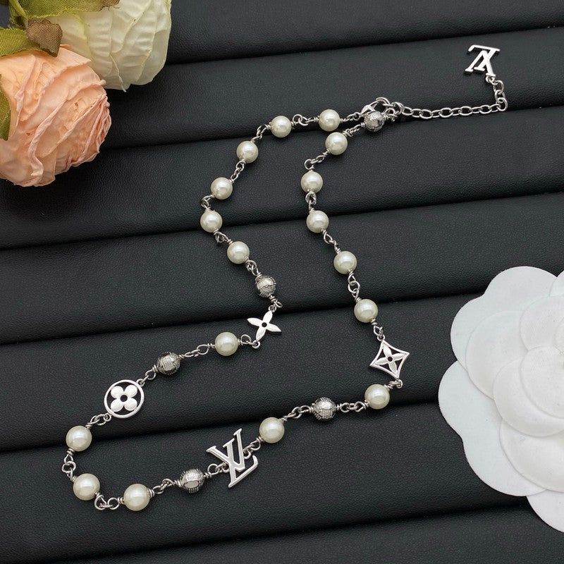 18K Louis Pearls Necklace