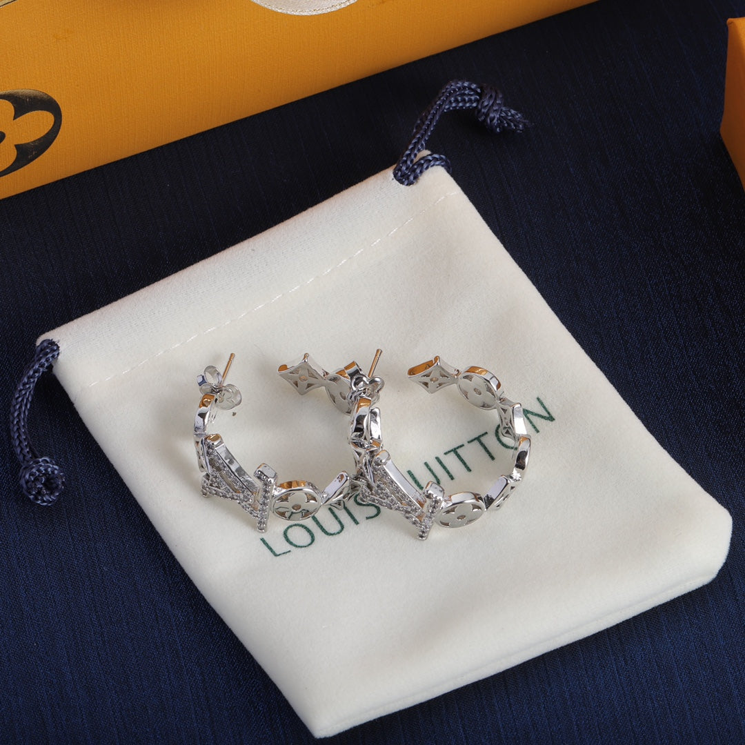 Boucles d'oreilles Louis Script diamants 18 carats