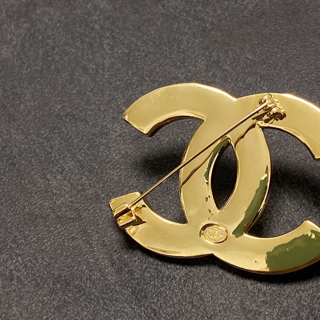 18K CC Script Brooch