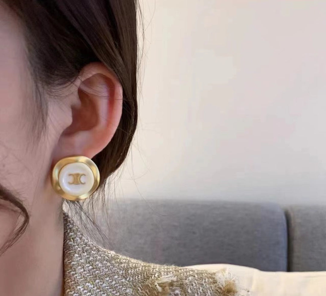 18k Triomphe Pearl Earrings