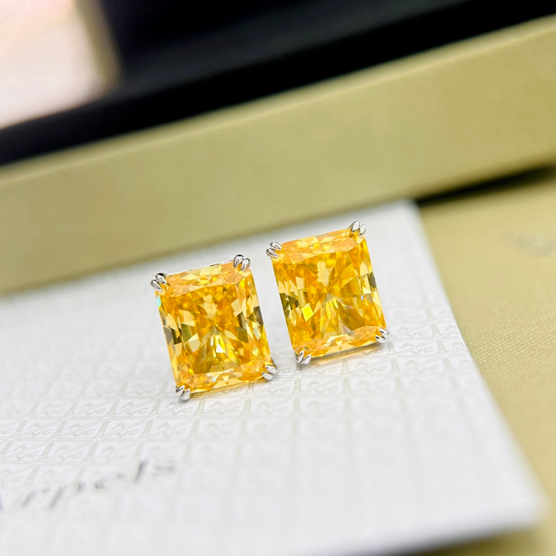 18K T Yellow Crystal Earrings