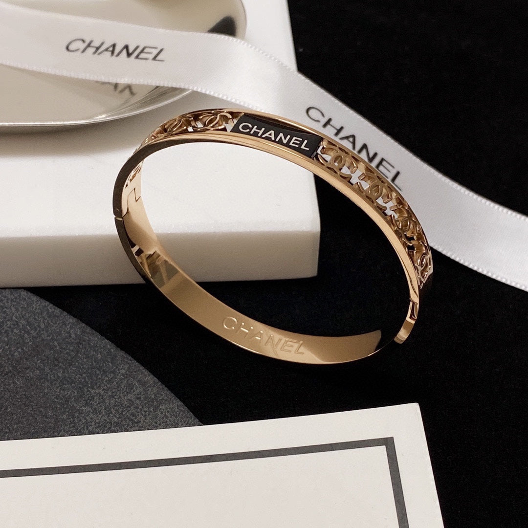 18K CHANEL CC Hollow Bracelet