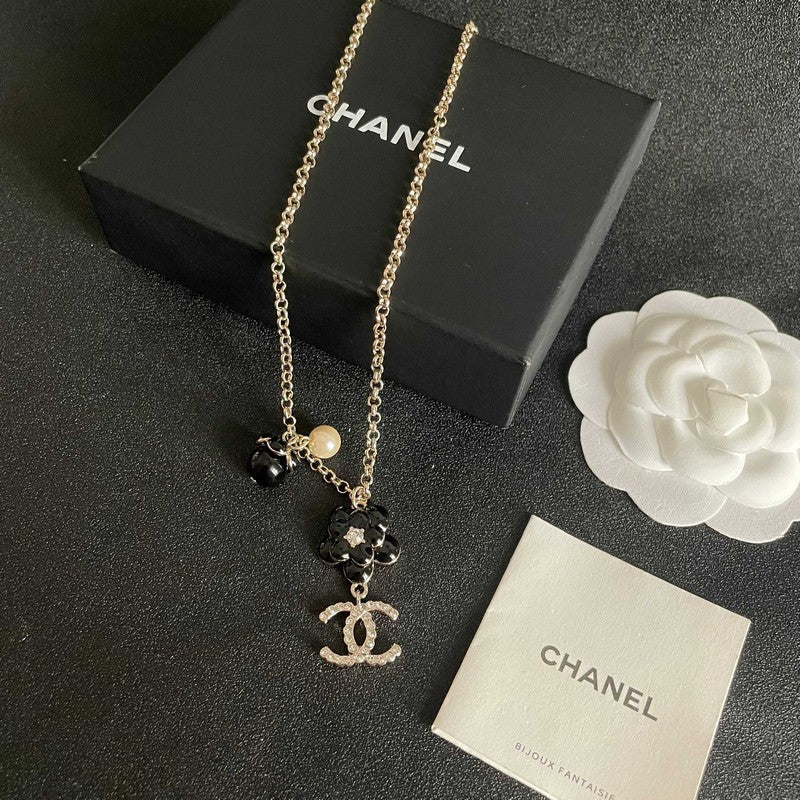 CC Black Flower Diamond Pendant Necklace