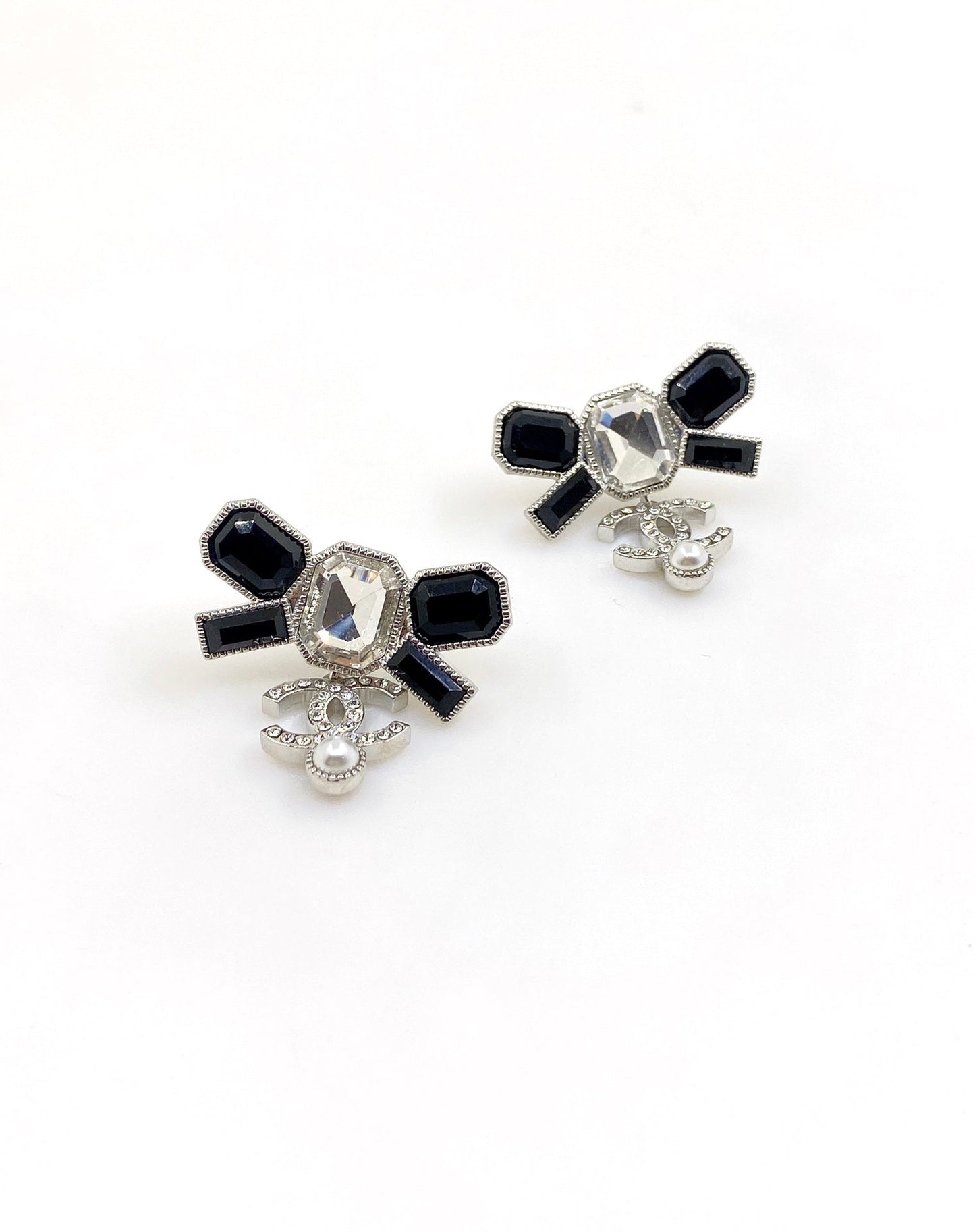 Boucles d'oreilles en cristaux avec nœud papillon CC 18 carats