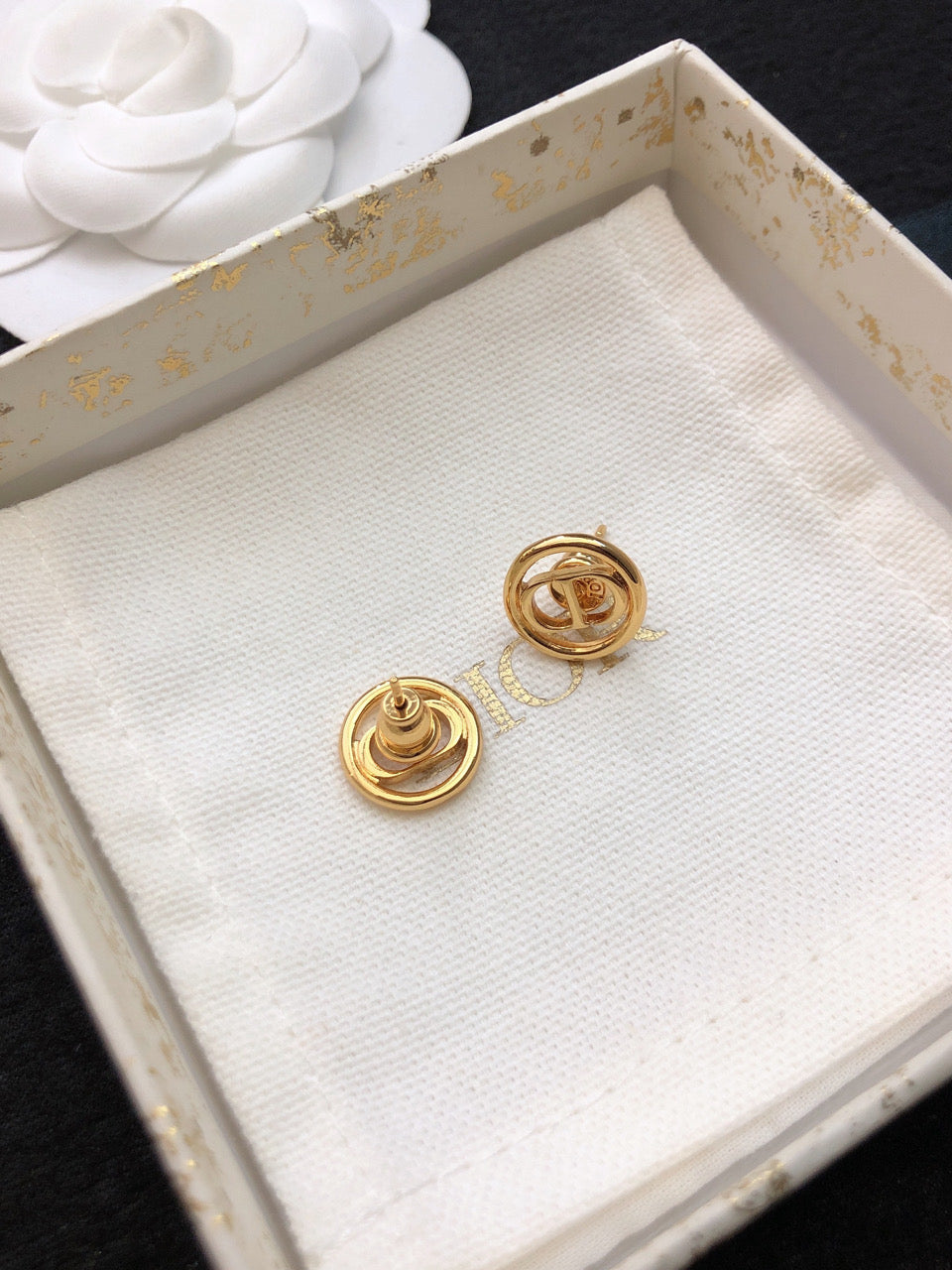 18K CD 30 Montaigne Earrings