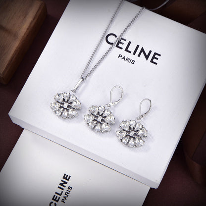 18K Triomphe Daisy Earrings