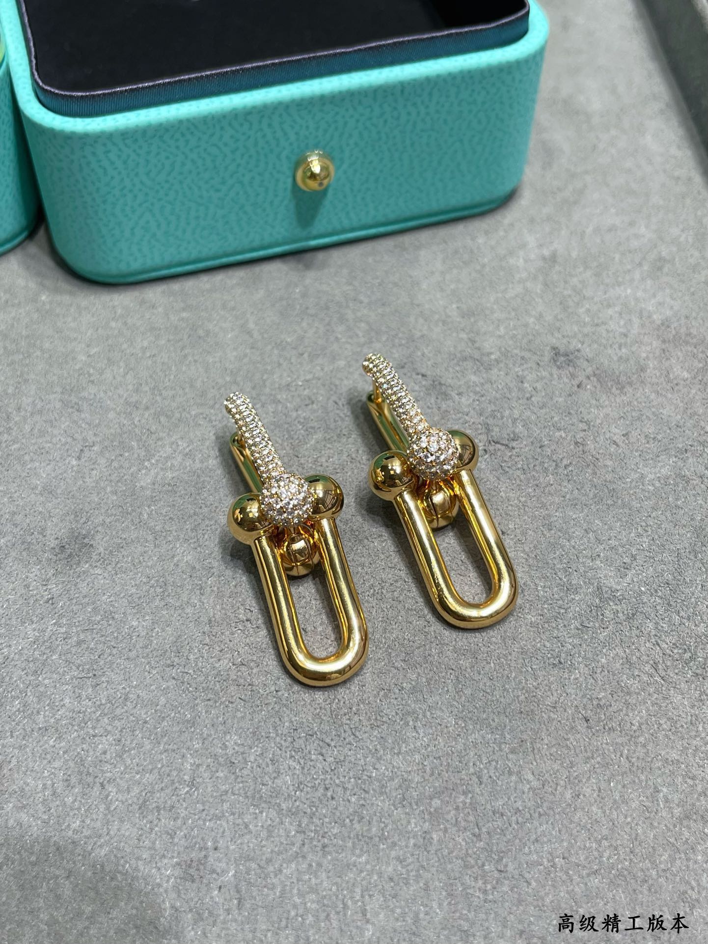 Boucles d'oreilles à gros maillons et diamants T HardWear 18 carats