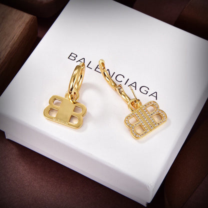 Boucles d'oreilles pendantes BB en 18 carats