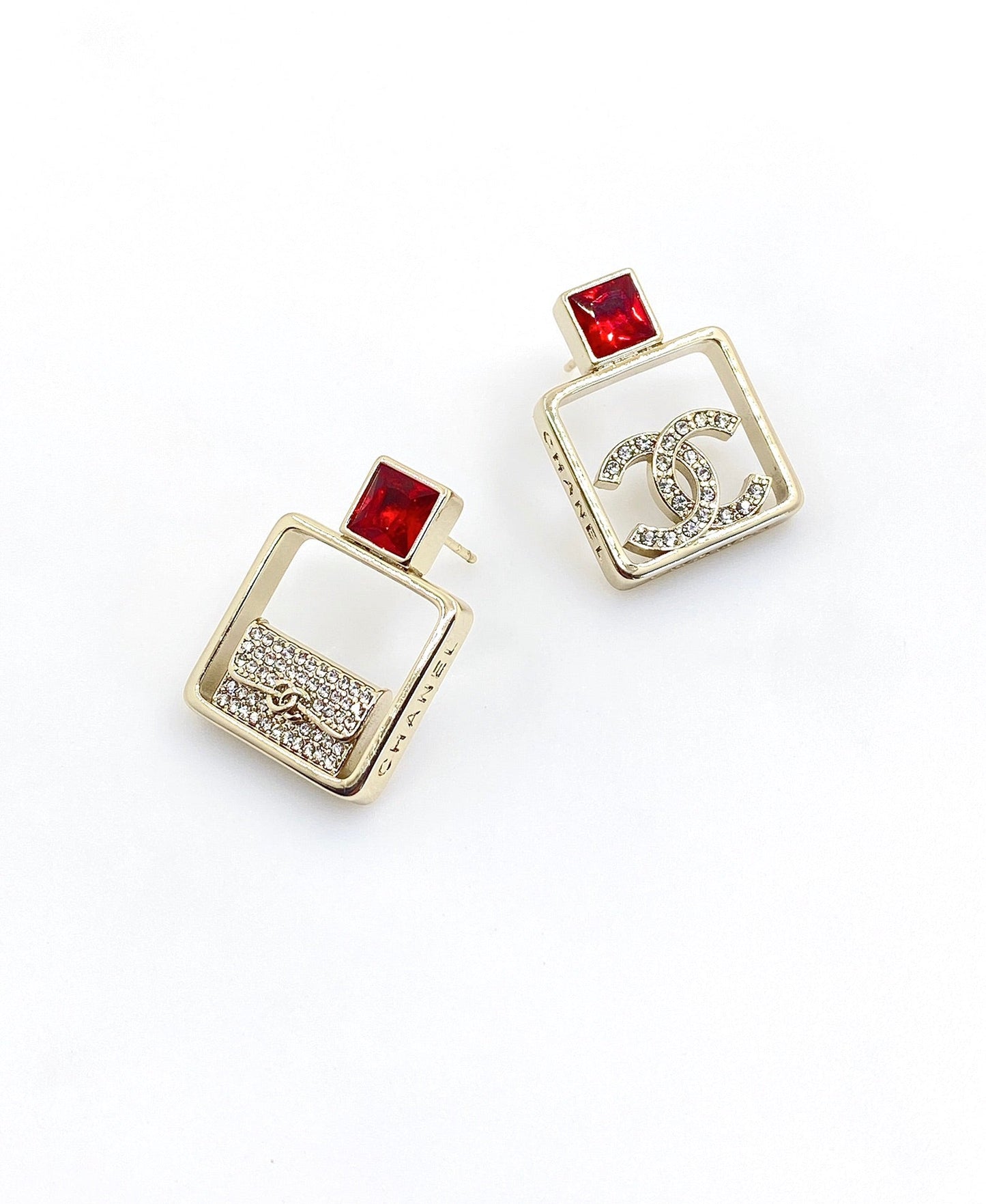 Boucles d'oreilles pendantes bouteille rouge 18 carats CC