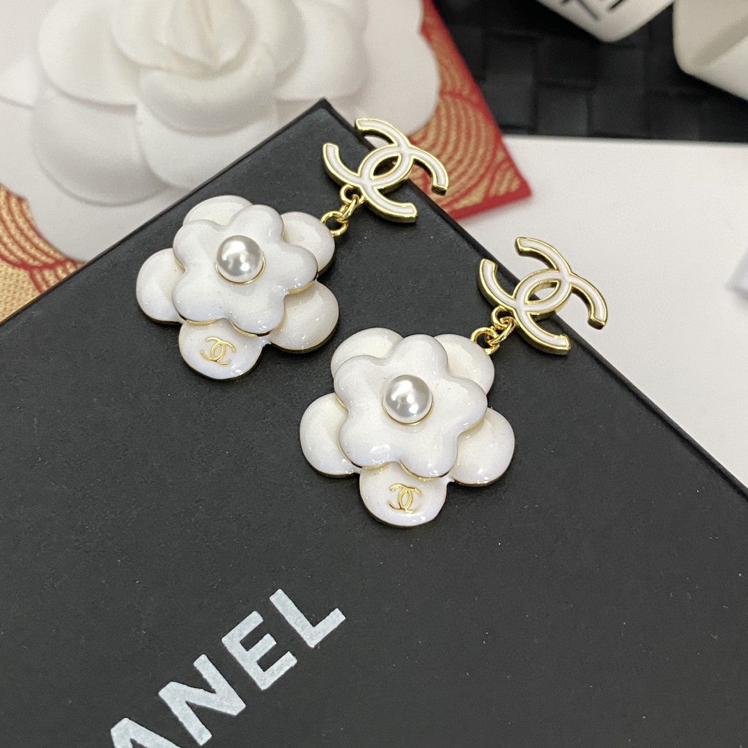 Boucles d'oreilles en perles de fleurs CC 18 carats