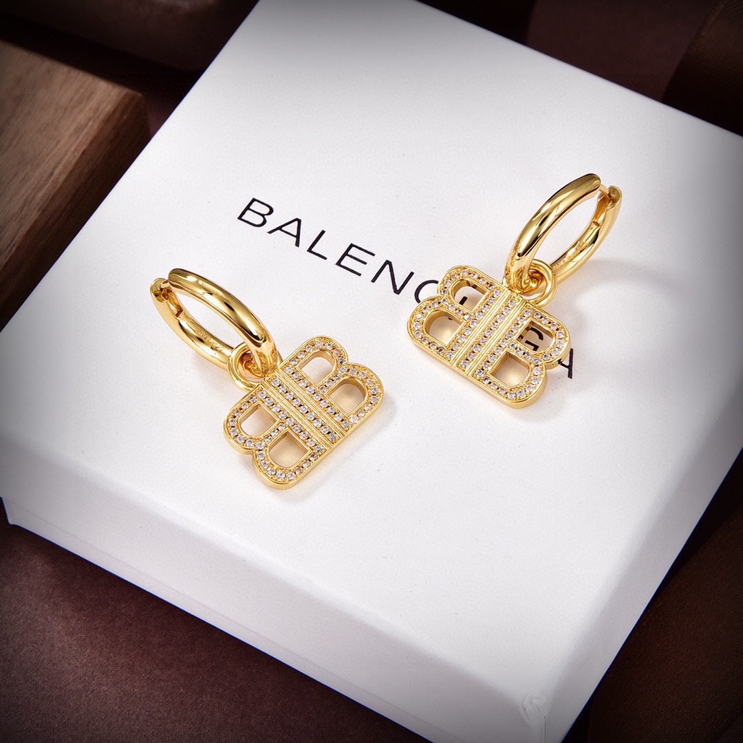 Boucles d'oreilles pendantes BB en 18 carats