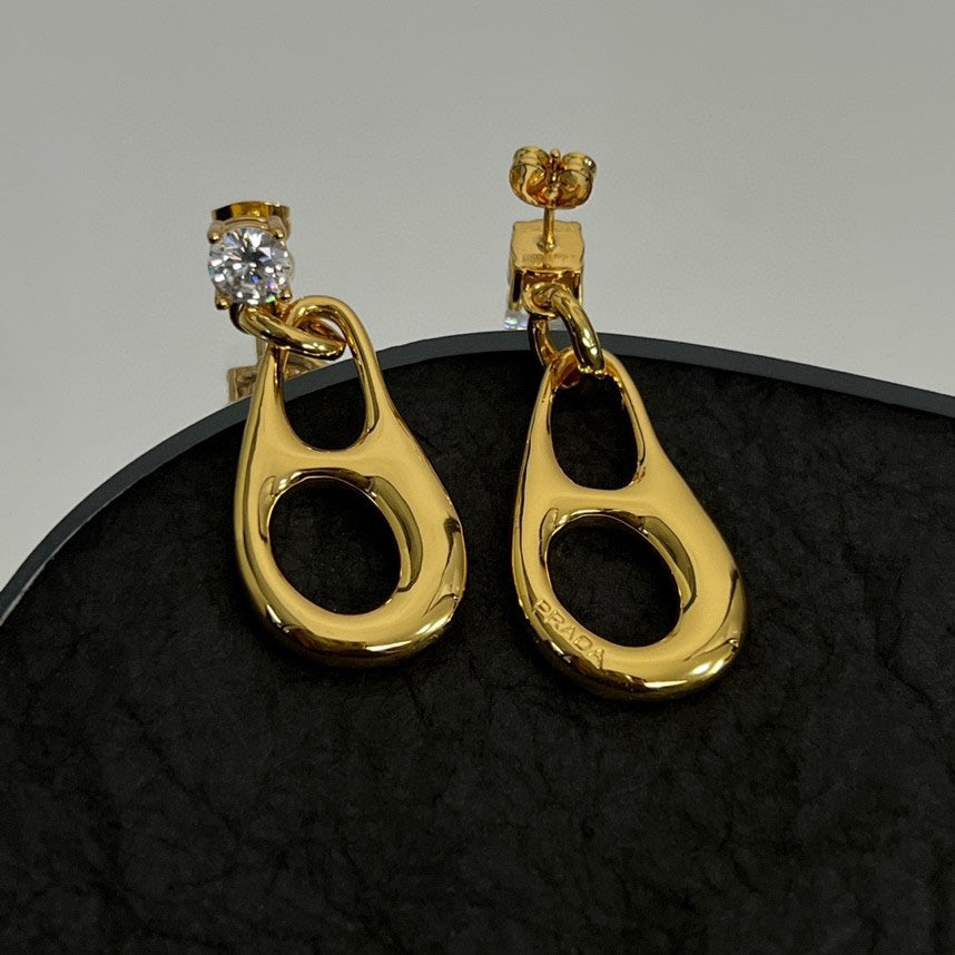 Boucles d'oreilles triangle inversé 18 carats