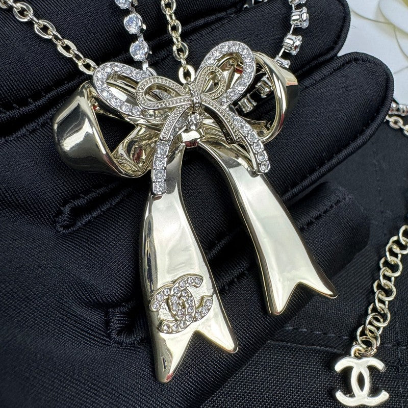 CC 25K Bow Tie Diamond Gold Necklace
