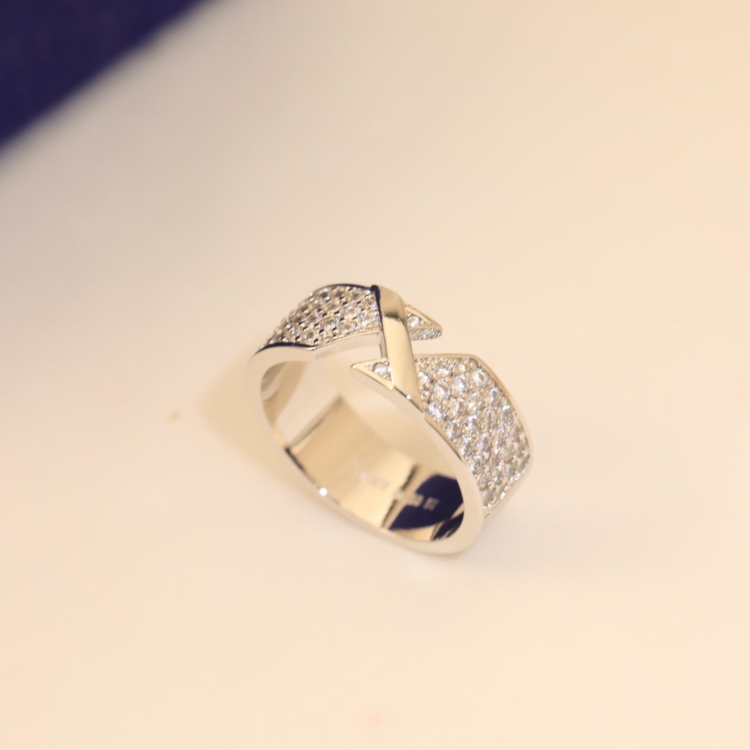 18K Liens Diamond Ring