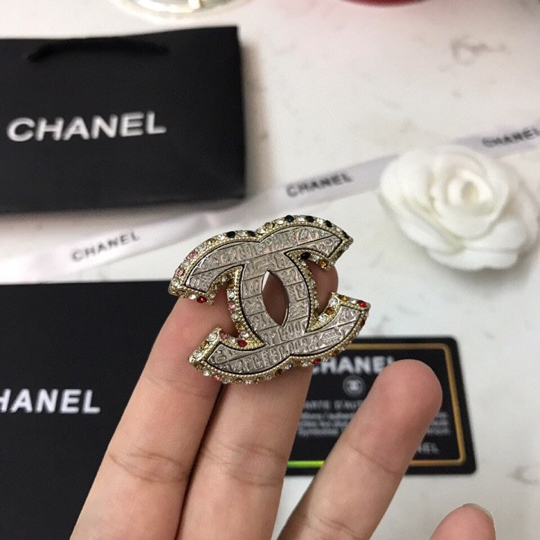 18K CC Diamonds Brooch