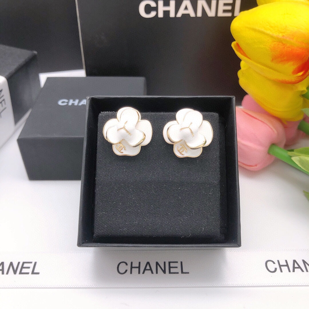 18K CC Flower Pearl Earrings