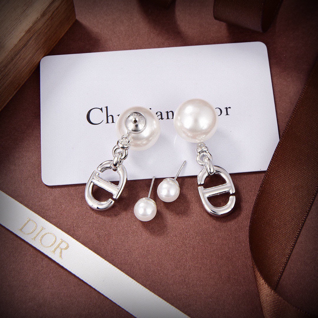 18K CD 30 Montaigne Earrings