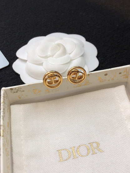 18K CD 30 Montaigne Earrings