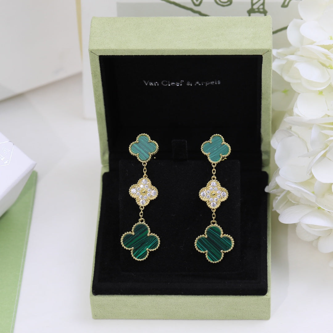 Boucles d'oreilles trèfle à trois motifs malachite Magic Alhambra 18 carats