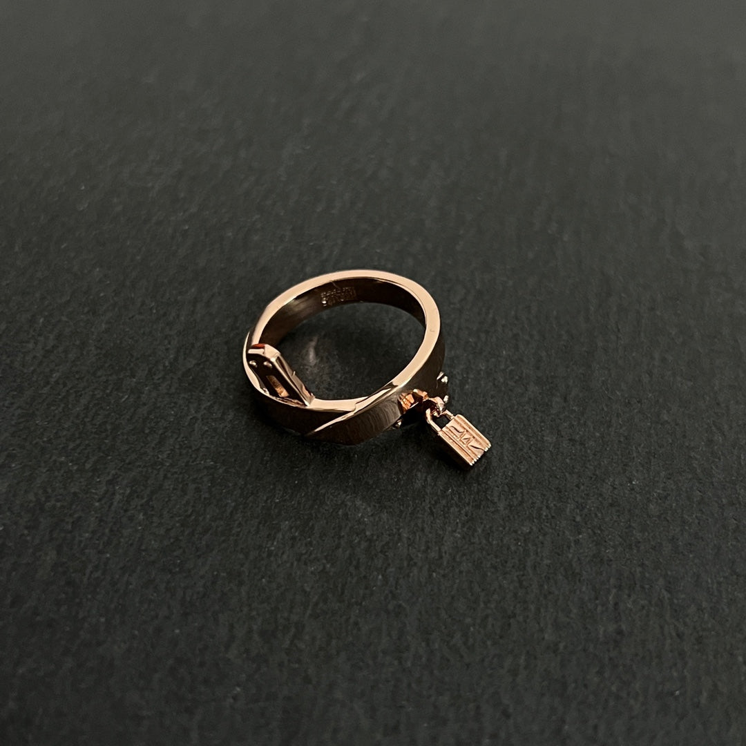 18K Kelly Gavroche H Ring