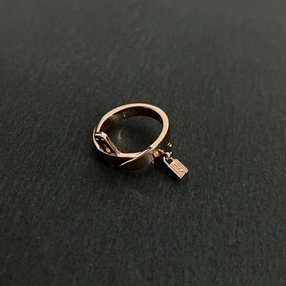 18K Kelly Gavroche H Ring