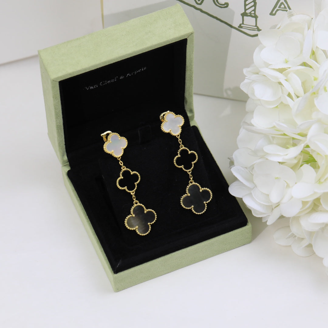 Boucles d'oreilles Motifs Trois Perles Magic Alhambra 18K