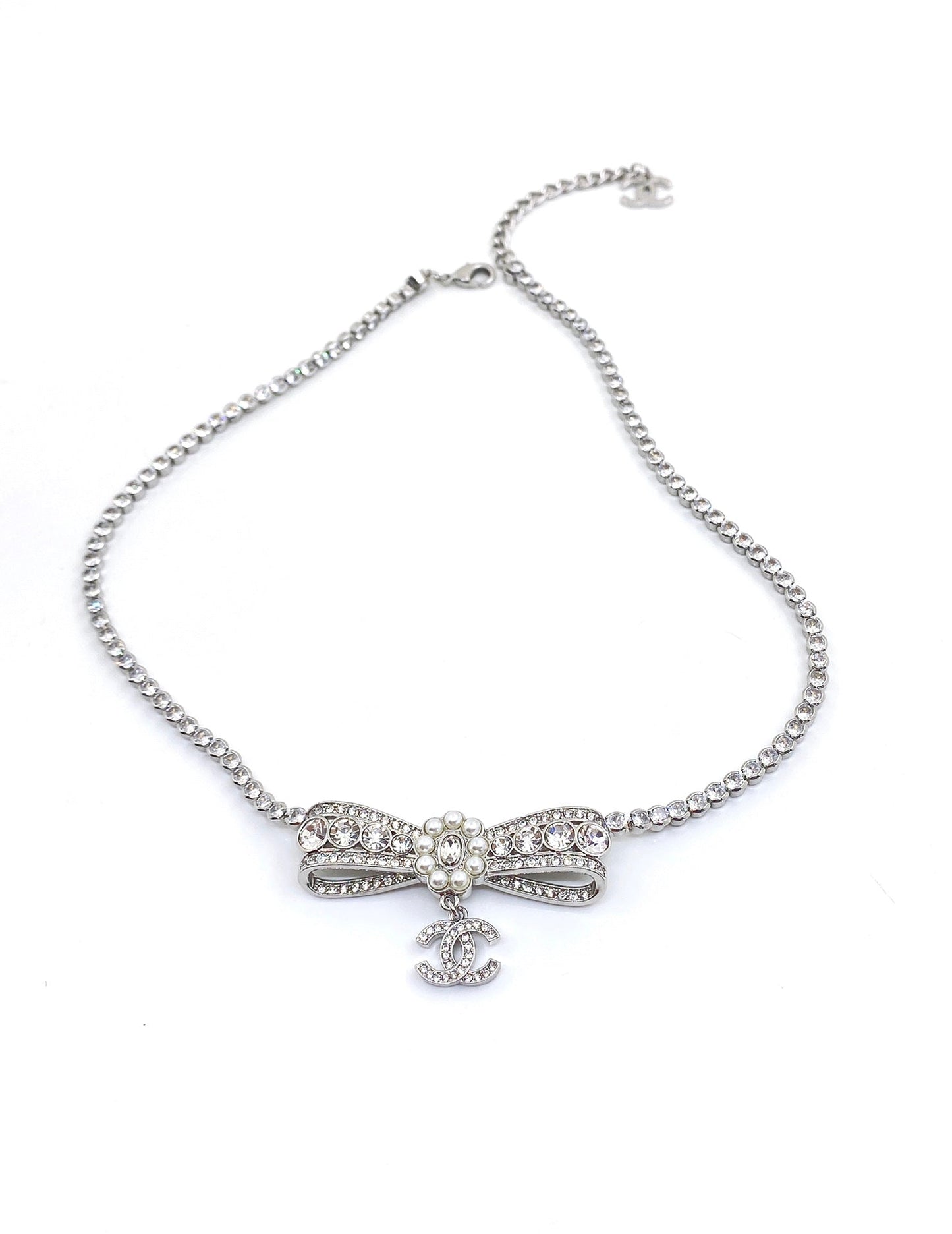 Collier nœud papillon en diamants CC 18 carats