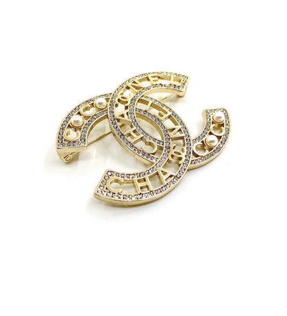 18K CC Script Diamonds Brooch