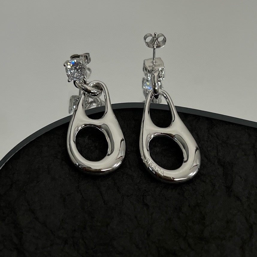 Boucles d'oreilles triangle inversé 18 carats