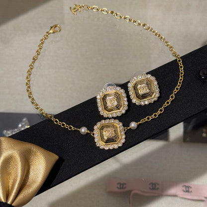 18K CC 25K Cube Pearl Choker Necklace