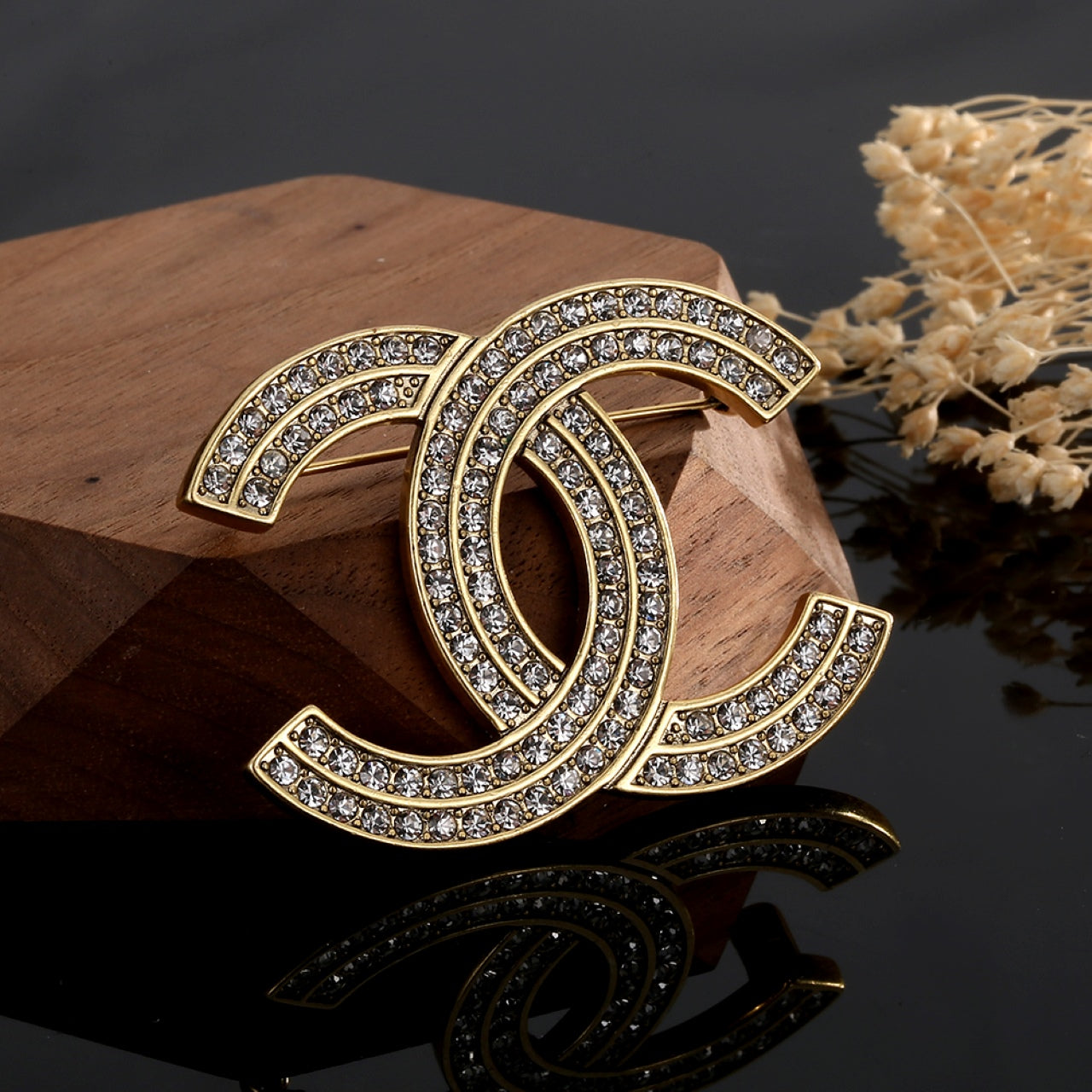 18K CC Diamonds Brooch