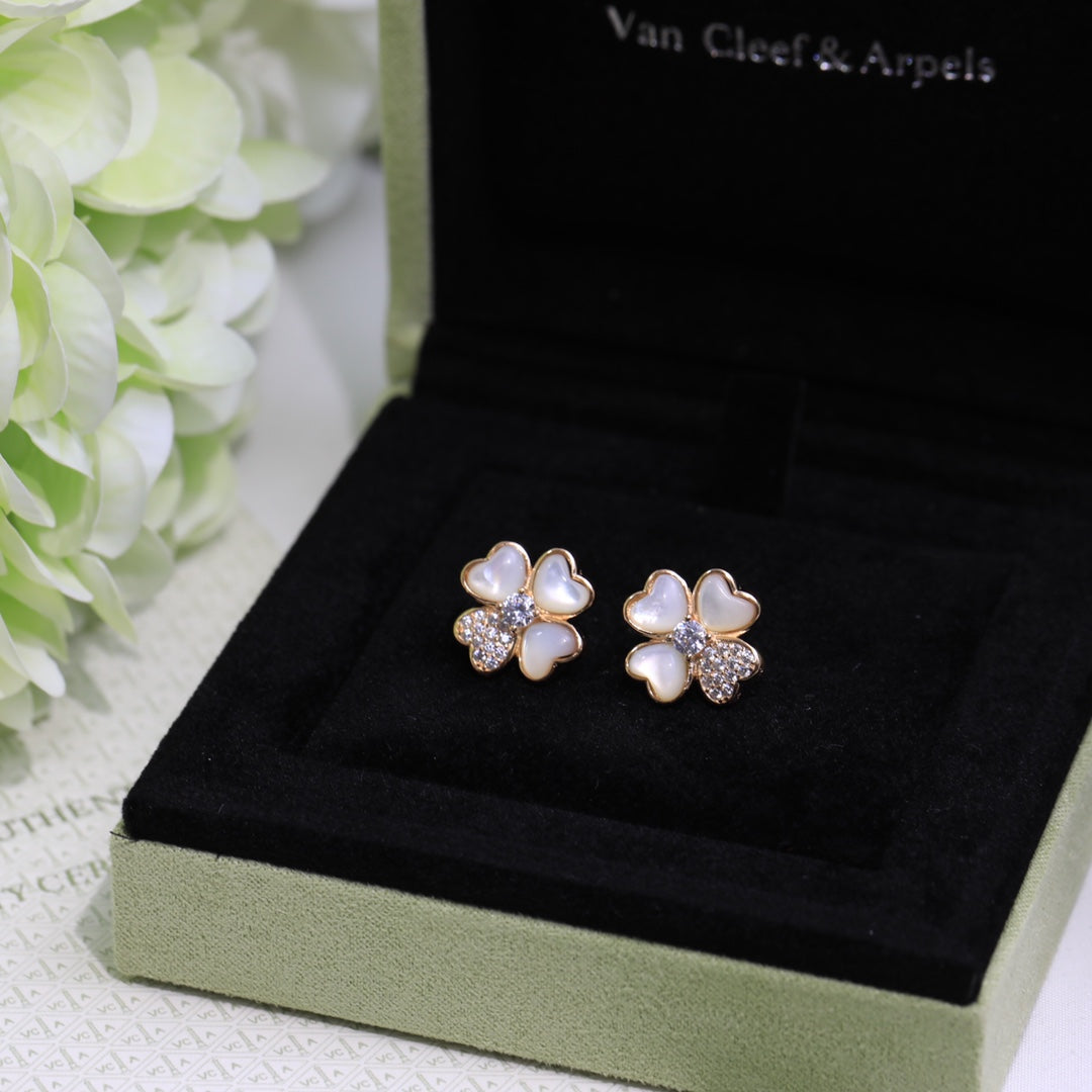 Boucles d'oreilles moyennes Cosmos 18 carats