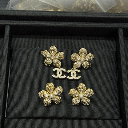 18K CC Twist Gold Diamond Earrings