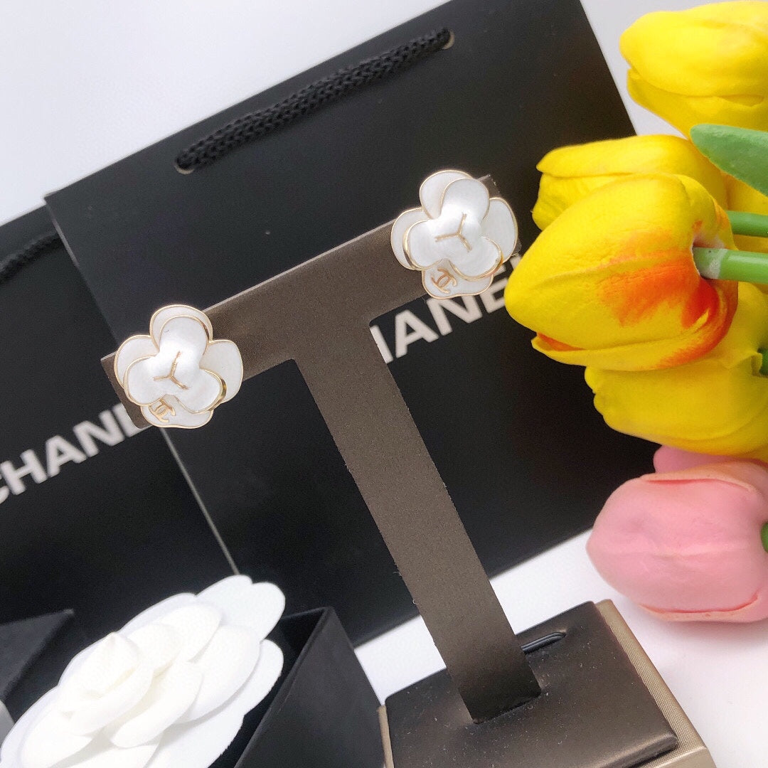 18K CC Flower Pearl Earrings