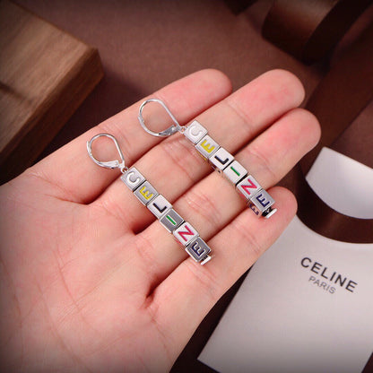 Boucles d'oreilles Triomphe Script Cube 18 carats